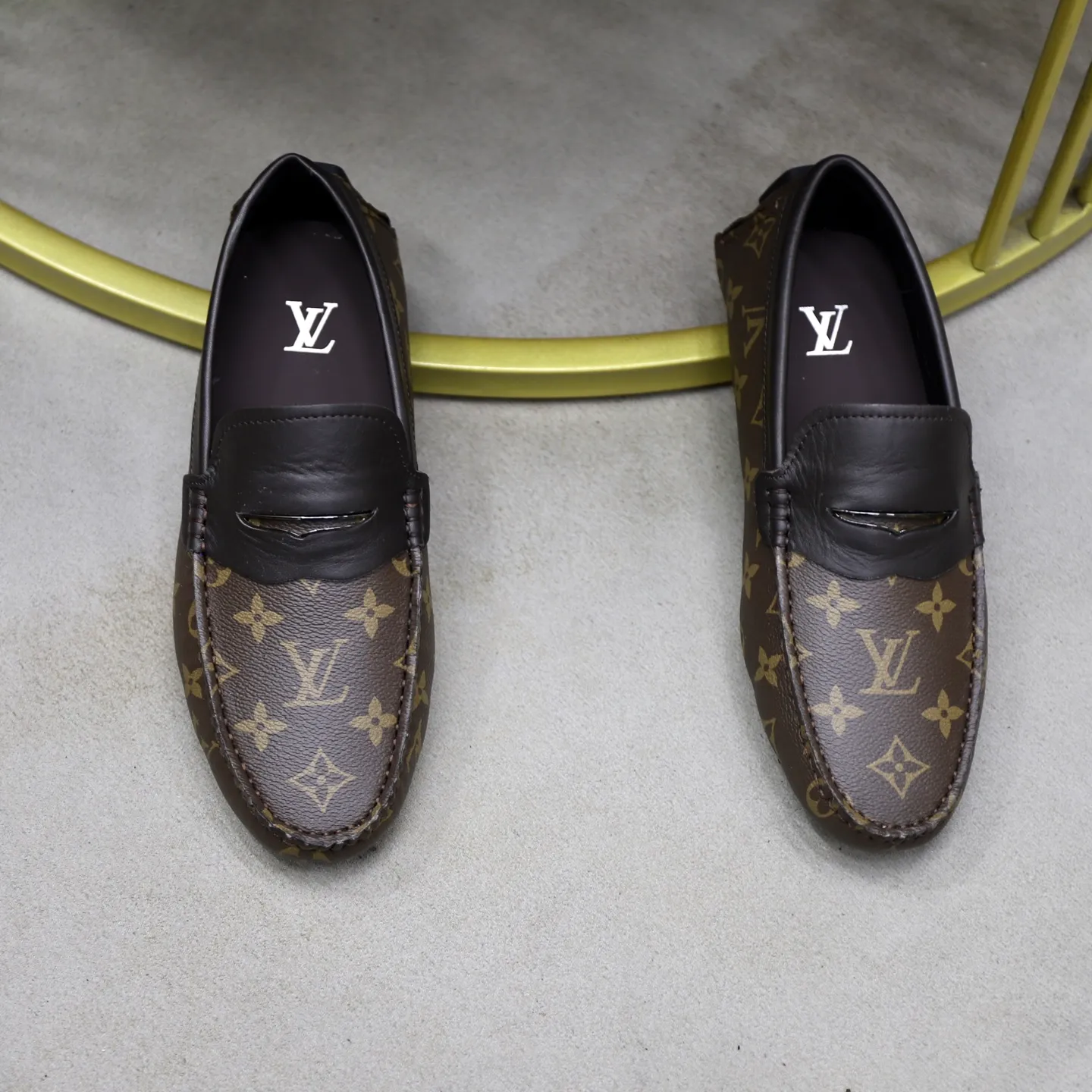 Ex-factory price: 480💰【LV】Louis Vuitton ⚠️High-end men’s driving and pedal series ⚠️38-44 (customized for 45) ⚠️All original cowhide leather! Thick and soft! Made entirely of calfskin lining! Rubber sheet anti-slip beanie sole! Three-dimensional package technology! Fashionable and classic! Handicrafts! Original high quality! Feel free to compare!